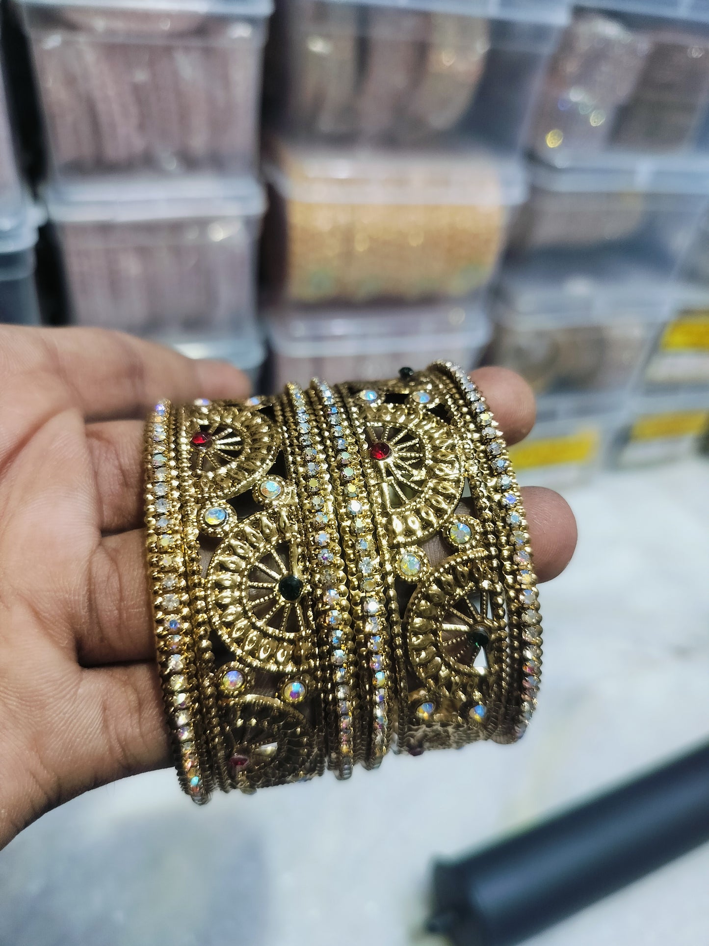 ANTIQUE LOOK METAL BANGLES SET