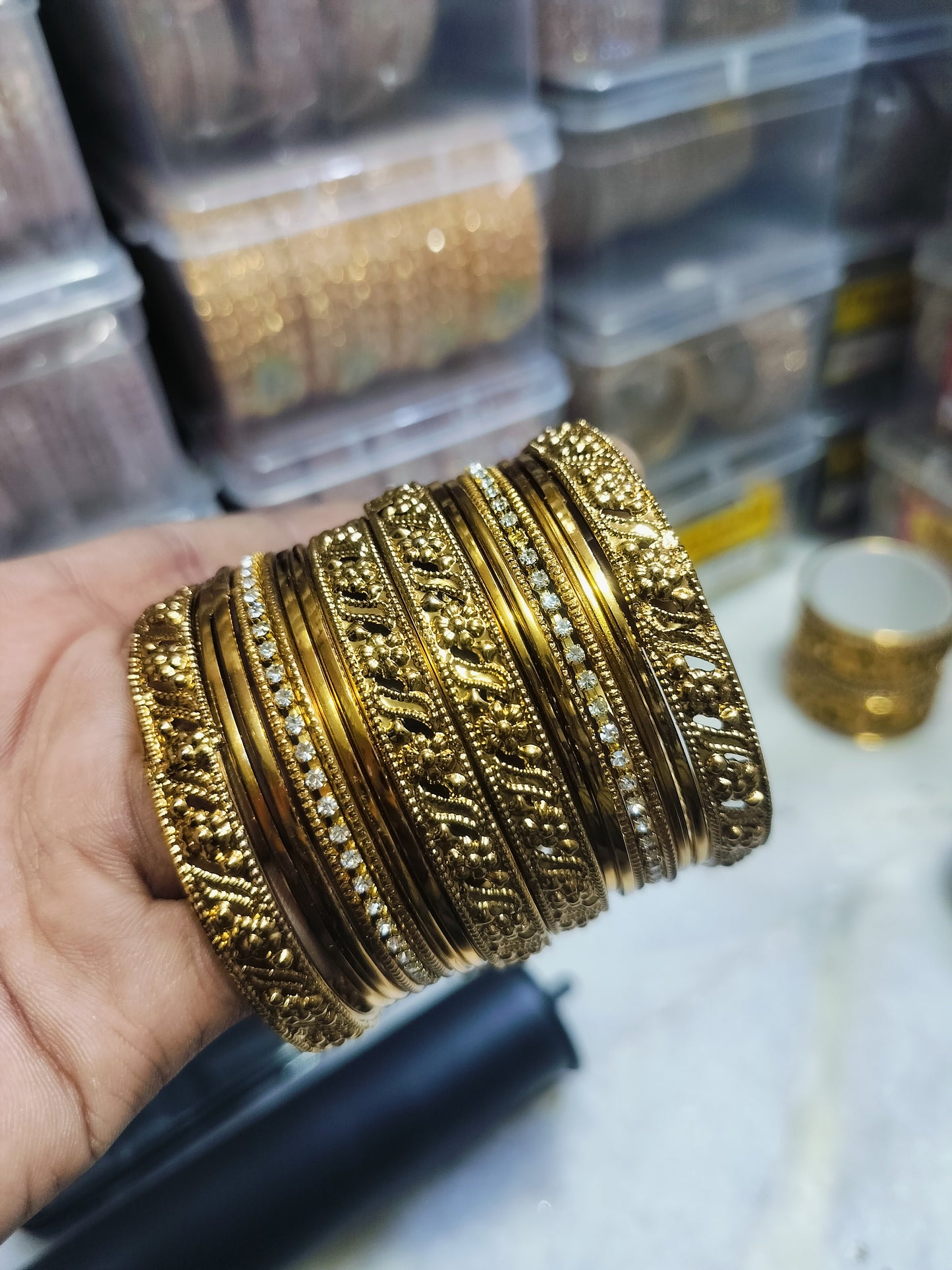 ANTIQUE LOOK GOLD PLATED SET BANGLES