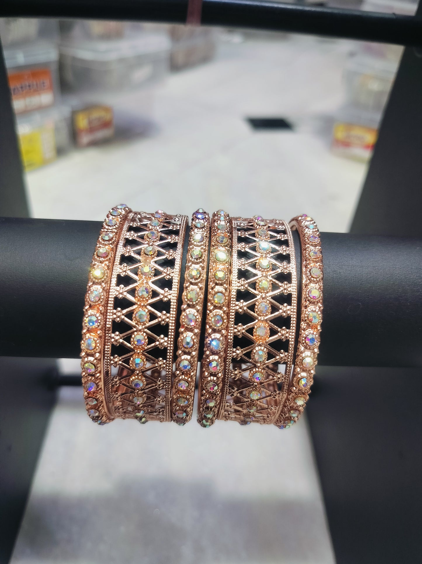 FANCY METAL BANGLE SET