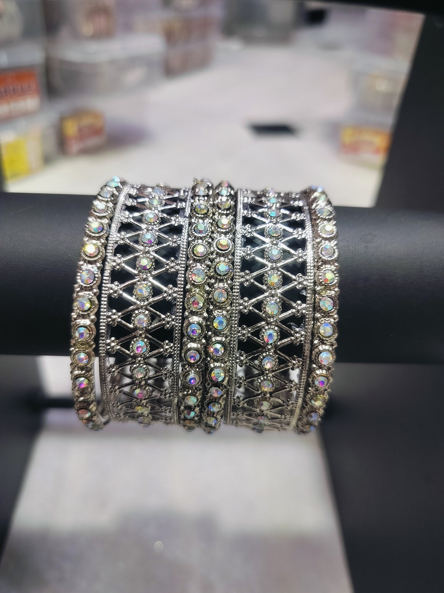 FANCY METAL BANGLE SET