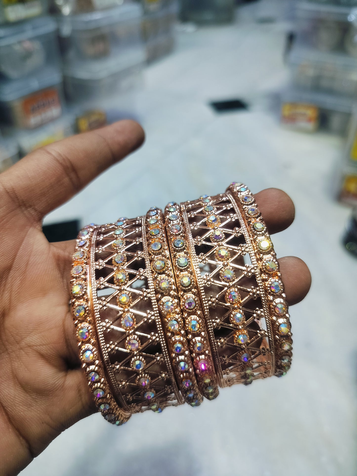 FANCY METAL BANGLE SET