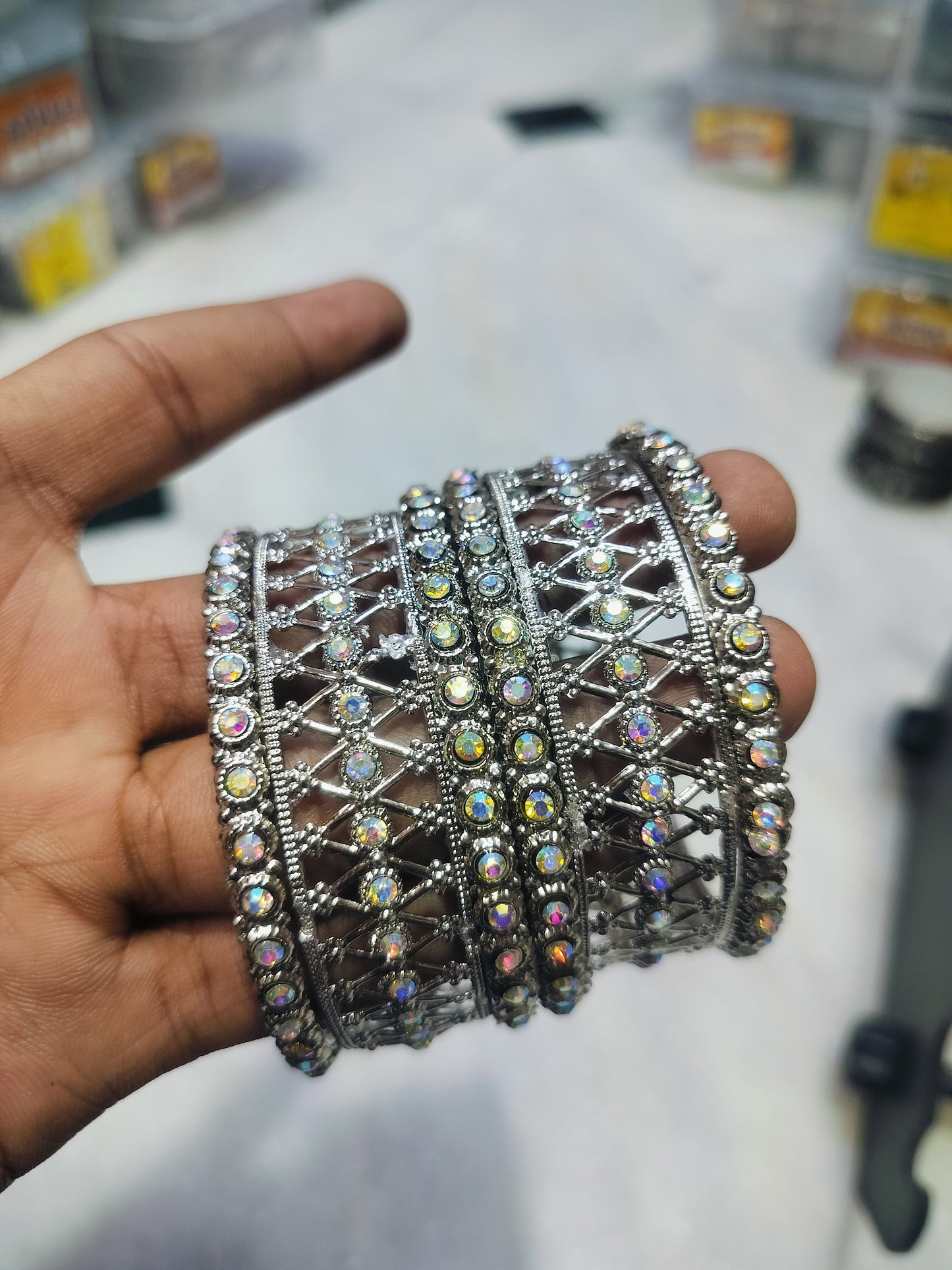 FANCY METAL BANGLE SET