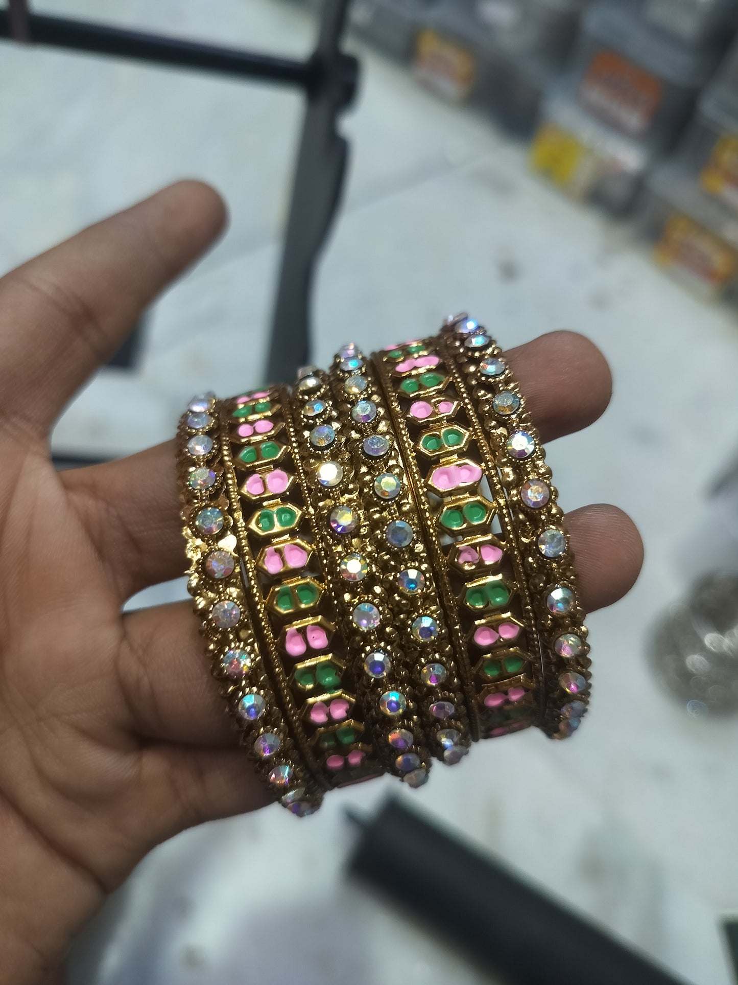 ANTIQUE LOOK SET BANGLES