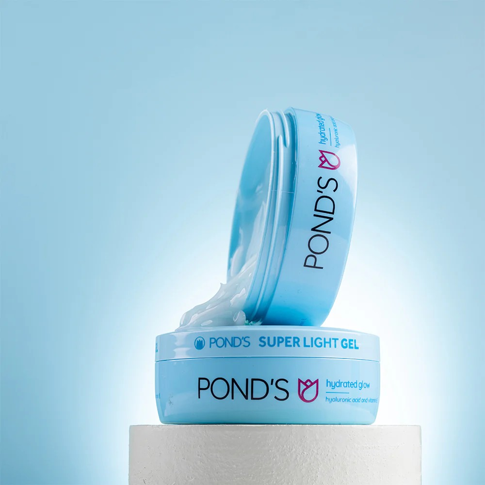 POND'S Super Light Gel, Oil-free Moisturizer for Hydrated, Glowing Skin, with Hyaluronic Acid & Vitamin E, 24Hr Hydration, Non-Sticky, Spreads Easily & Instantly Absorbs